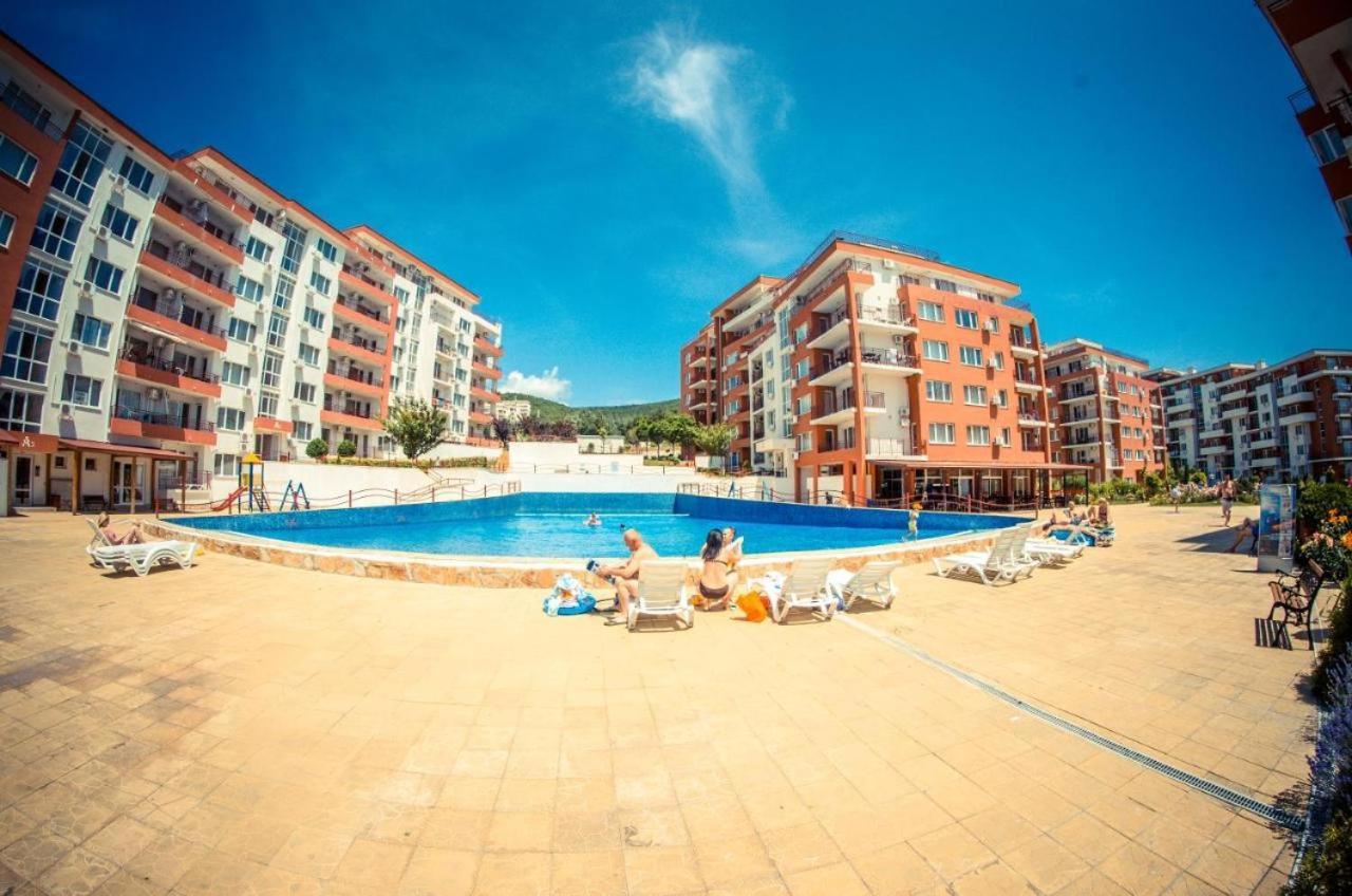 Beautiful Apartment Right By The Sea, Свети-Влас Экстерьер фото