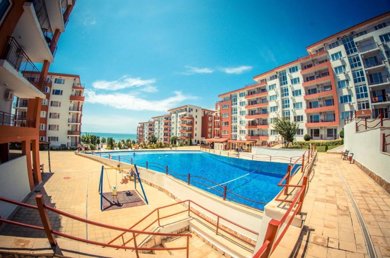 Beautiful Apartment Right By The Sea, Свети-Влас Экстерьер фото