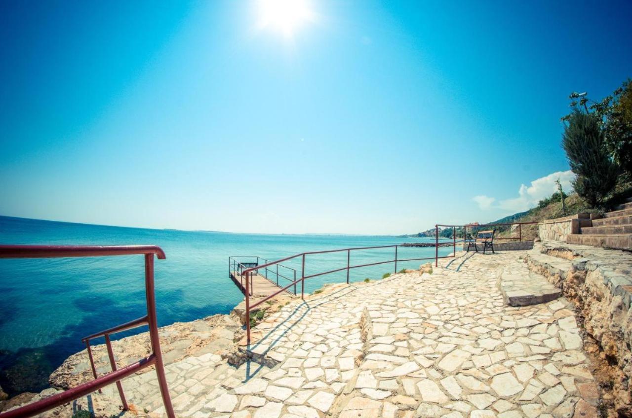 Beautiful Apartment Right By The Sea, Свети-Влас Экстерьер фото