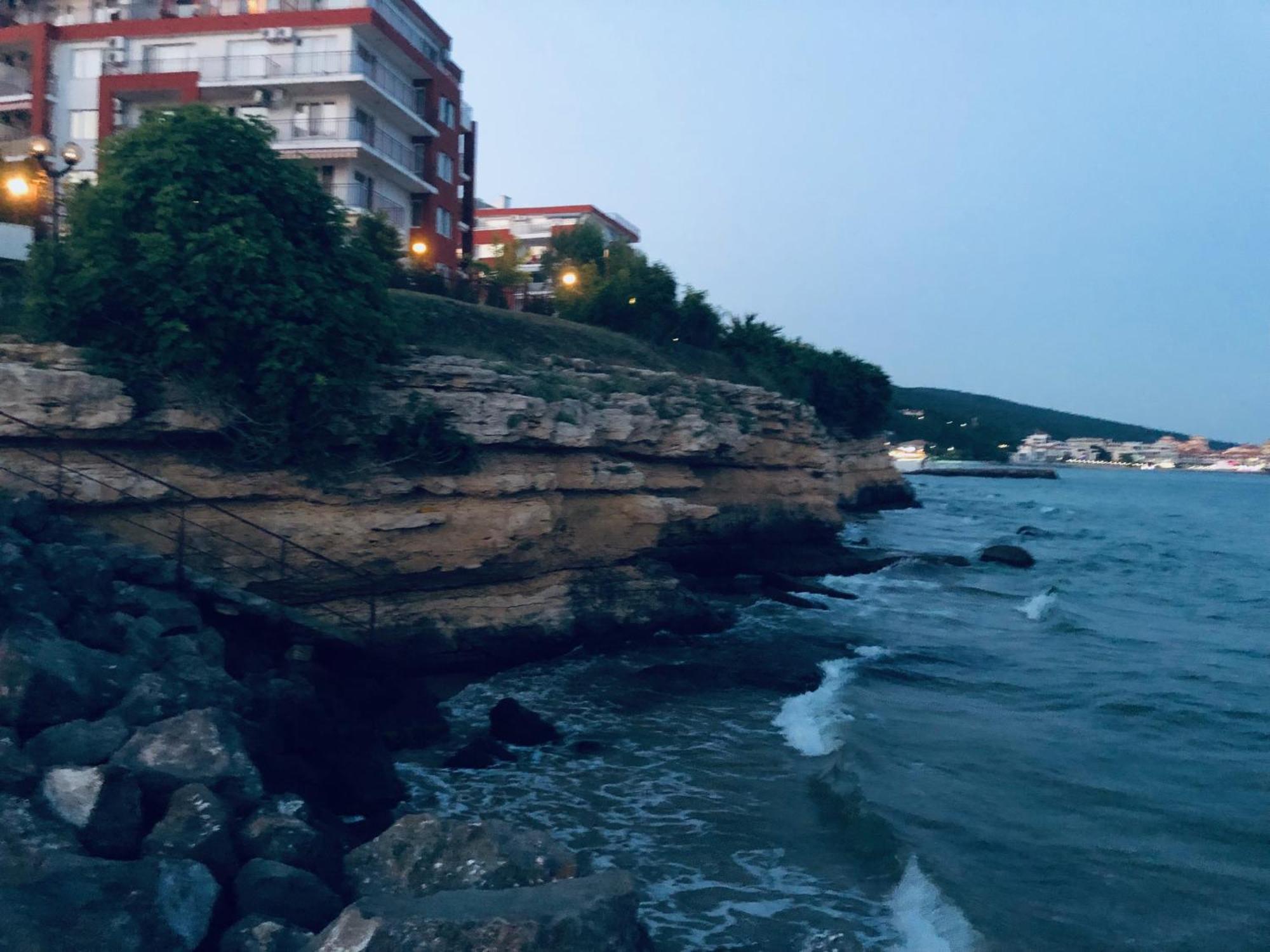 Beautiful Apartment Right By The Sea, Свети-Влас Экстерьер фото